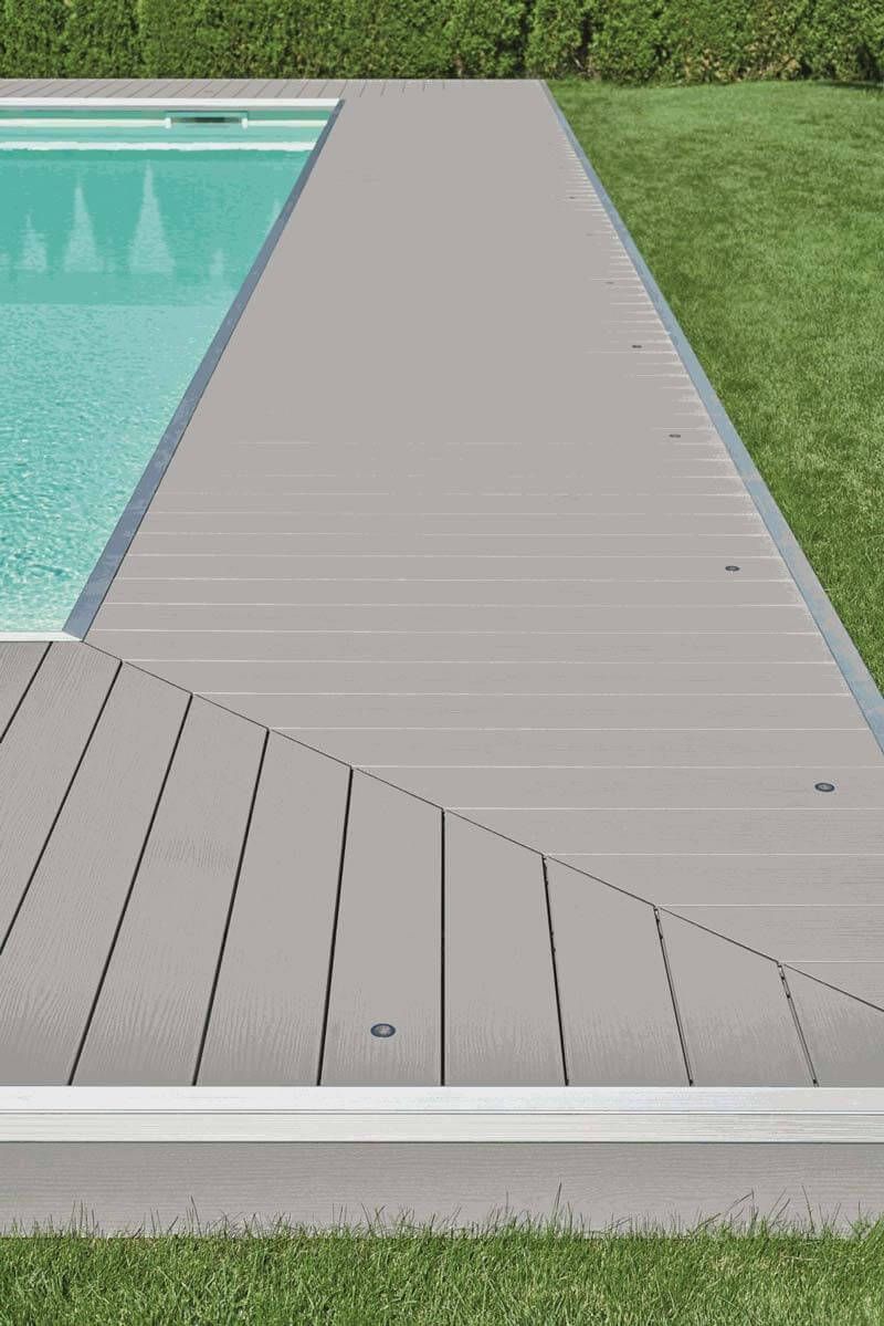 Welche Terrassendiele eignet sich als Poolumrandung? WPC Terrassen sind besändig gegen chlor uns Wasser im allgemeinen und somit eine sehr beständige Wahl. 
